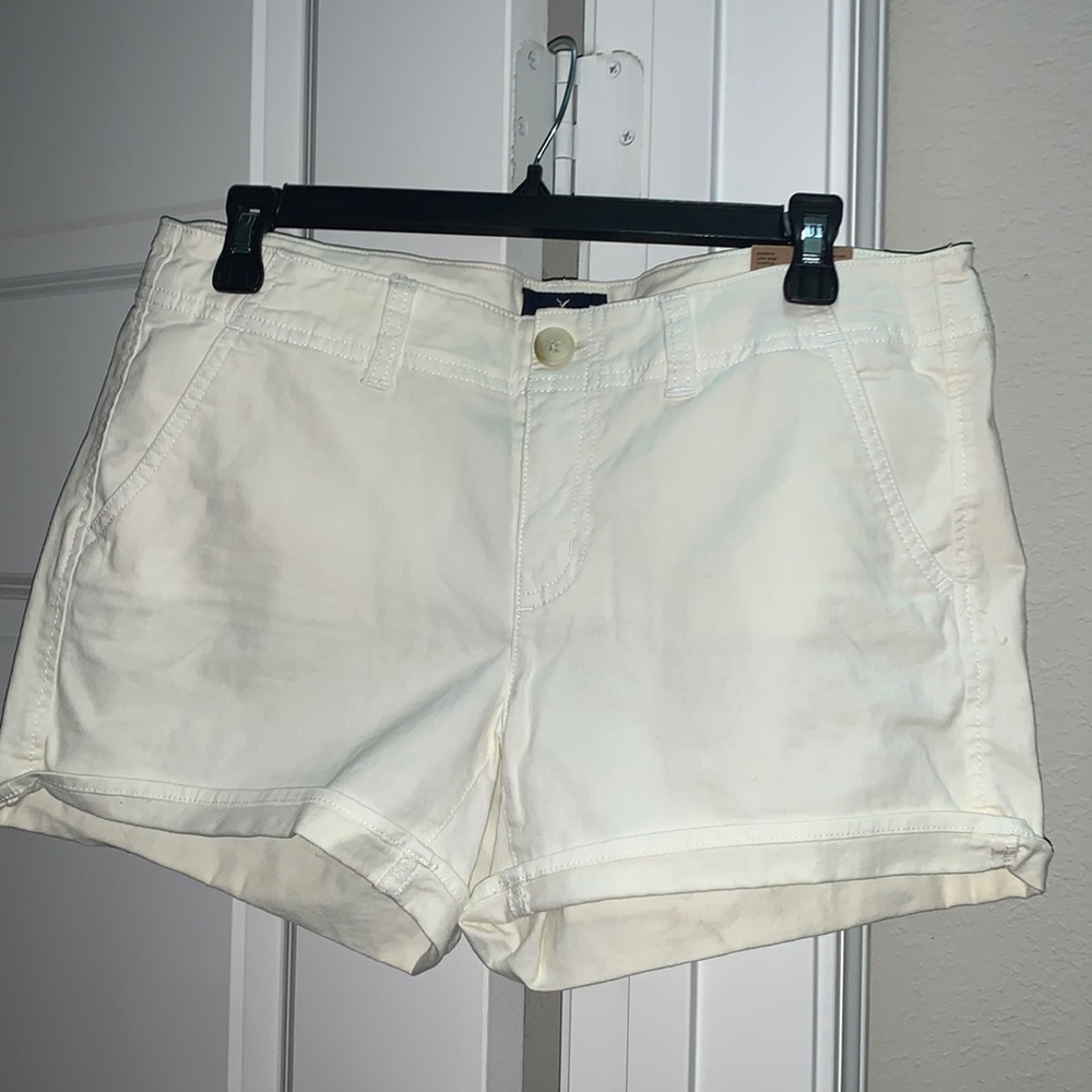 White American Eagle shorts